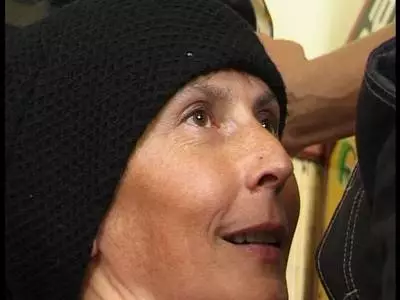 Notgeile GILF mit behaarter Muschi steht auf Alt und Jung Sex