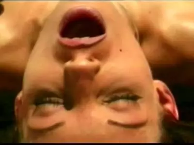 Blonde Hobbynutte mit drallen Titten wird im Freien geknallt