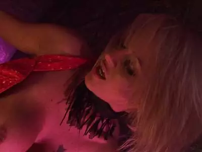 Blondine steht auf geile Fetisch Spiele Blondine steht auf geile Fetisch Spiele