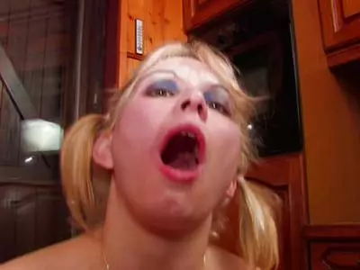 Versaute Blondine Bläst Einen Harten Penis Und Kriegt Es In Den Po Versaute Blondine Bläst Einen Harten Penis Und Kriegt Es In Den Po