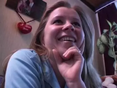 Notgeile deutsche Schlampe lutscht den harten Schwanz