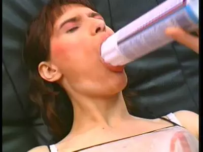 Die geile Milf präsentiert sich in scharfes Dessous