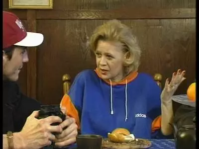 Beim intimen Bumsen wird die unrasierte Mutter Muschi gestoßen