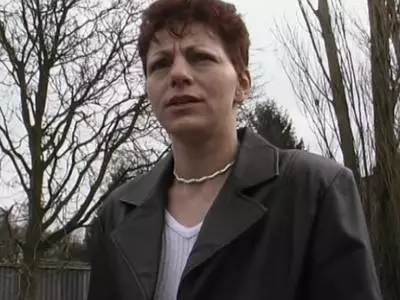 Geile Mutter rasiert sich ihre feuchte Möse