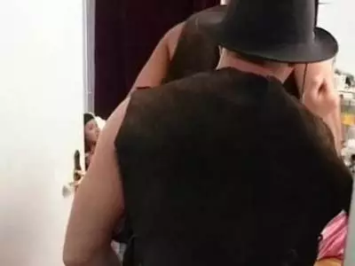 Sexy Bitch wird in ihre rasierte Vagina gerammelt